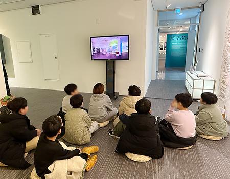 ReVision 공모전 전시 관람 및 관람객 참여형 체험 이미지